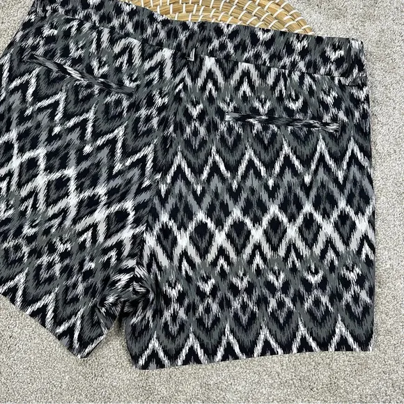 Spanx Sunshine Shorts Pull On 4&quot; UPF 50  Quick Dry in Grey Ikat Size M