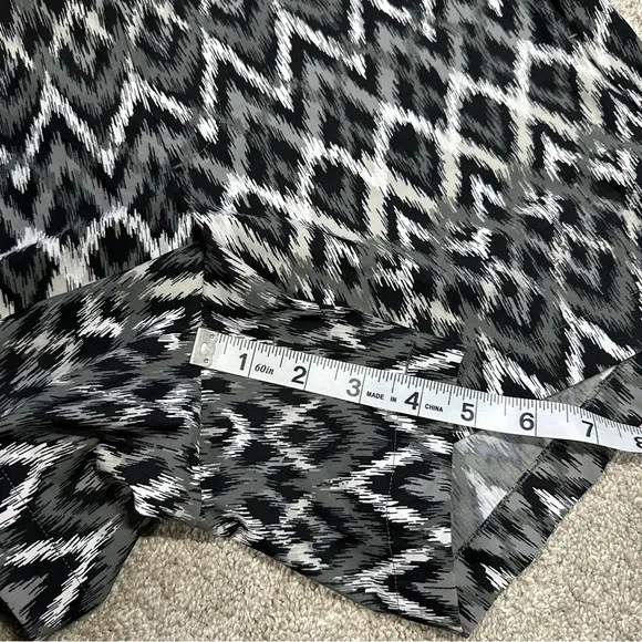 Spanx Sunshine Shorts Pull On 4&quot; UPF 50  Quick Dry in Grey Ikat Size M