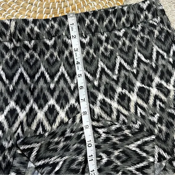 Spanx Sunshine Shorts Pull On 4&quot; UPF 50  Quick Dry in Grey Ikat Size M