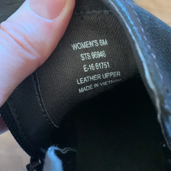 Sperry black leather ankle boots size 6