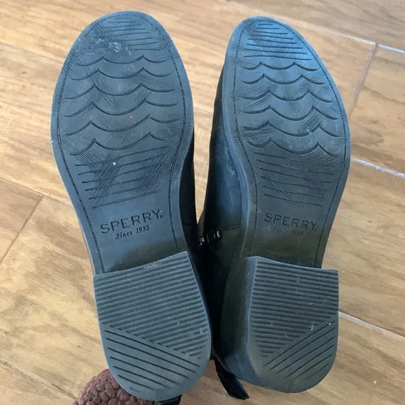 Sperry black leather ankle boots size 6