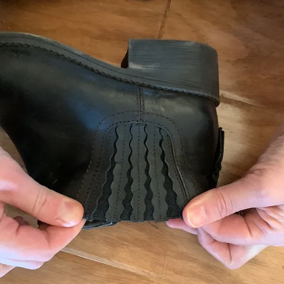 Sperry black leather ankle boots size 6