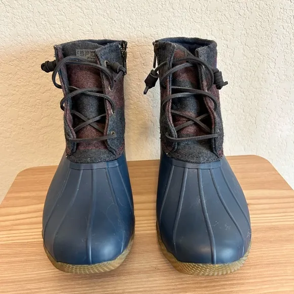Sperry Lace Up Duck Boots Size 10