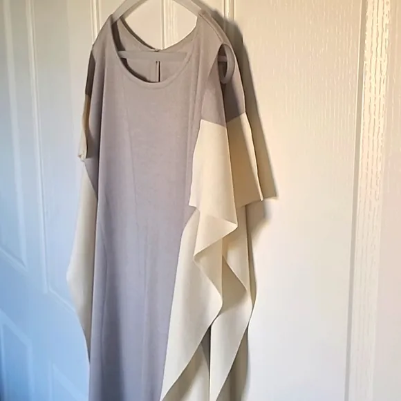 St. John Sheath Dress. Taupe/Gray and Ivory Milano Knit. Poncho Style. Sz. 0.