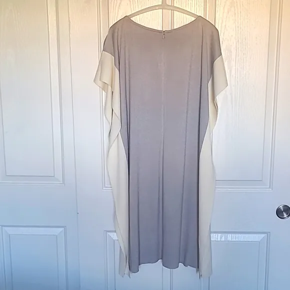 St. John Sheath Dress. Taupe/Gray and Ivory Milano Knit. Poncho Style. Sz. 0.
