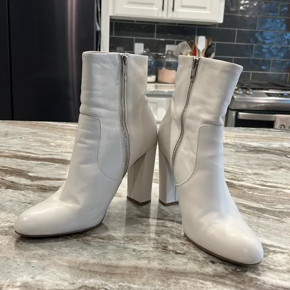 STEVE MADDEN Editor ivory Cream Leather Ankle Boots Bootiiez Size 10