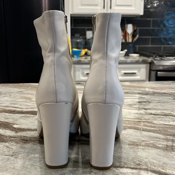 STEVE MADDEN Editor ivory Cream Leather Ankle Boots Bootiiez Size 10
