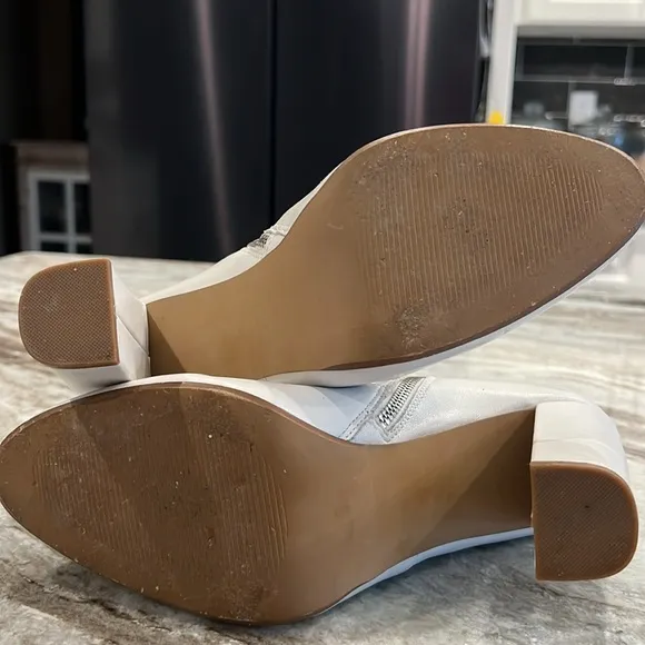 STEVE MADDEN Editor ivory Cream Leather Ankle Boots Bootiiez Size 10