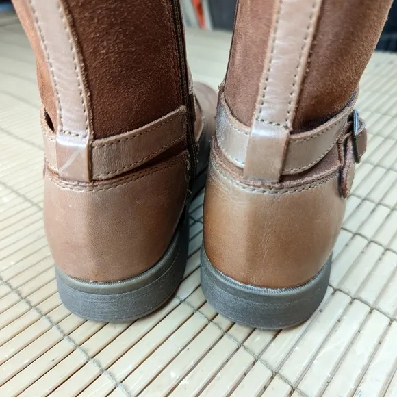 Stride Rite &quot;Juliette&quot; side zip brown leather boots.  Sz Youth 4. Women's EU 36.