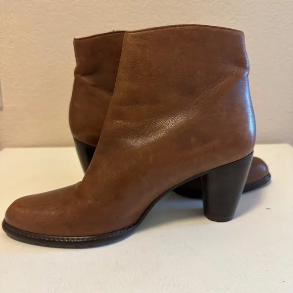 Stuart Weitzman  Brown Leather Ankle Boots Womens 7M  Logo Side Zip Closure Soft