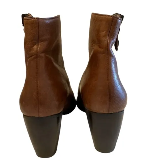 Stuart Weitzman  Brown Leather Ankle Boots Womens 7M  Logo Side Zip Closure Soft