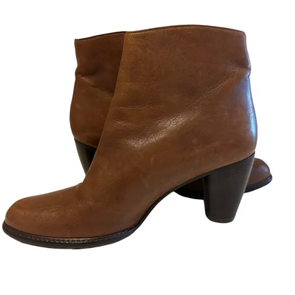 Stuart Weitzman  Brown Leather Ankle Boots Womens 7M  Logo Side Zip Closure Soft