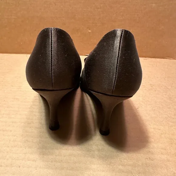 Stuart Weitzman GigiRitz satin open toe bow pump, brown, 6.5