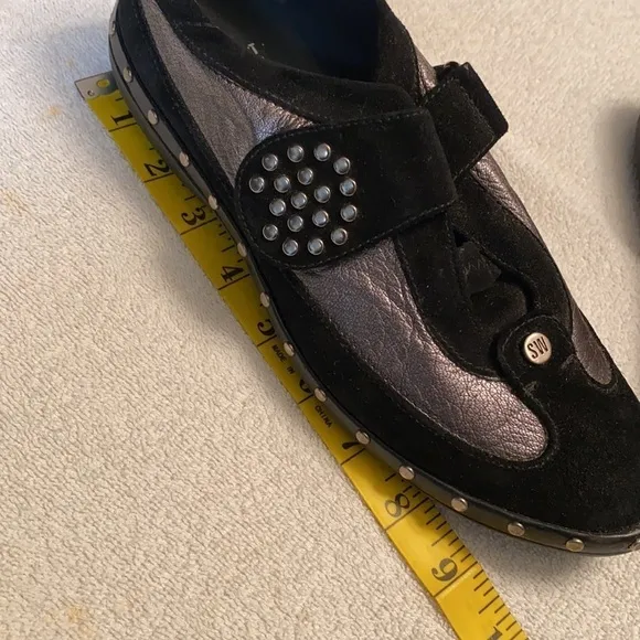 Stuart Weizman slip on shoes silver stud embellishments Sz 7