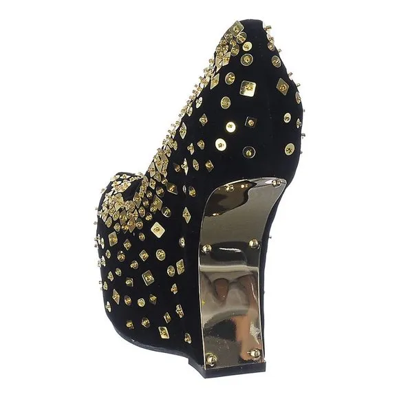 STUDDED HEEL LESS AFFAIR