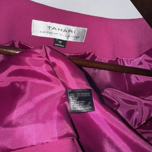 Tahari Arthur Levine Women 2PC Fuchsia Skirt Suit‎ Sz 16 Gold Zipper $280 NEW