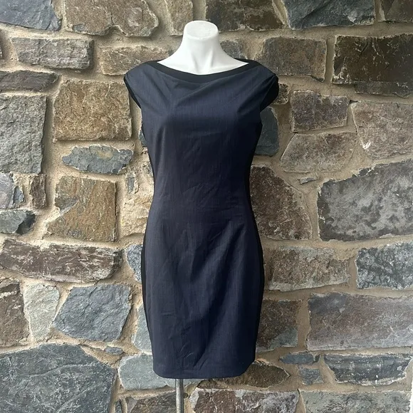 Tahari NWT Boat Neck Sleeveless Sheath Dress in Navy Blue/Black Size 8