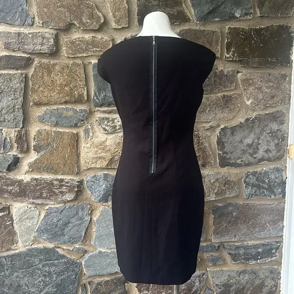 Tahari NWT Boat Neck Sleeveless Sheath Dress in Navy Blue/Black Size 8