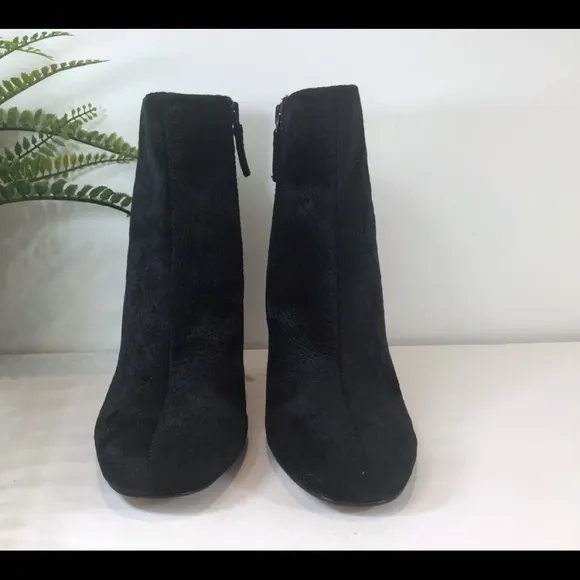 TAHARI SELENA VELVET PAISLEY PATTERNED BLACK ANKLE BOOTS NWT SZ 6