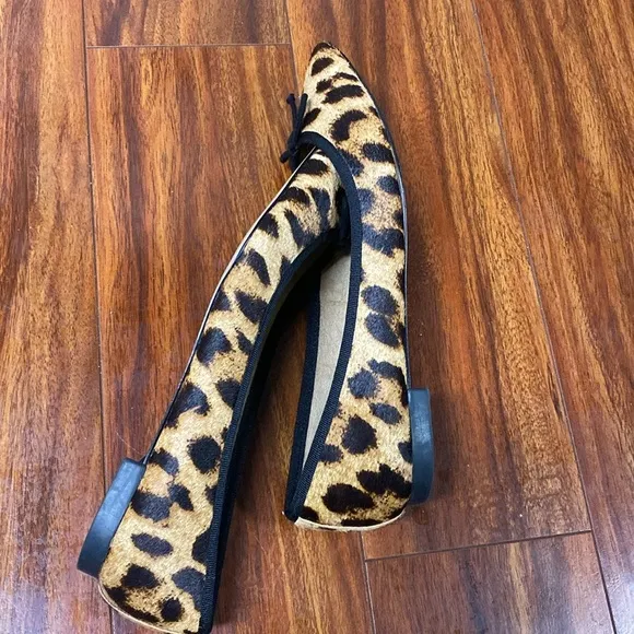 Talbots poppy hair calf heart leopard, print ballet flat Size 8M