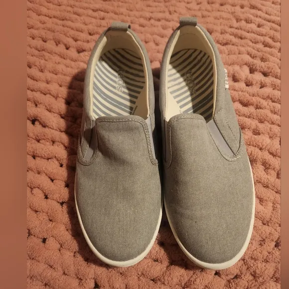 Taos Casual Gray Slip-On Shoes