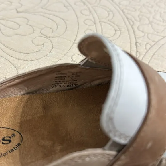 Taos Footwear NWOB Women’s Royal Slip On Mule