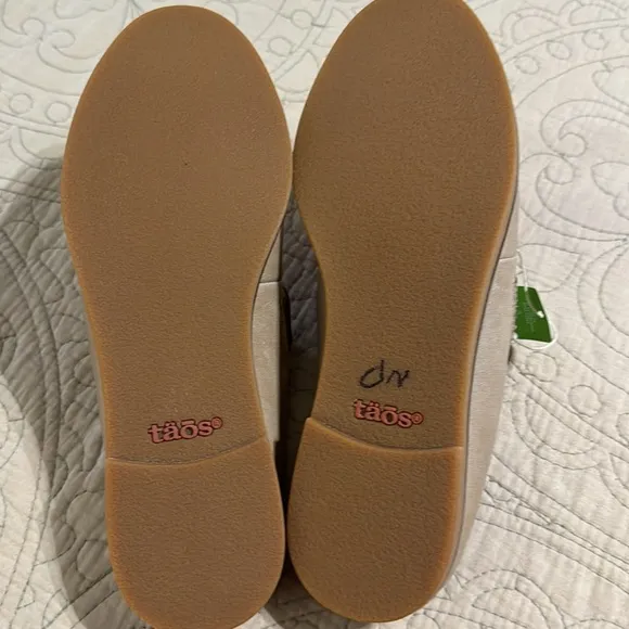 Taos Footwear NWOB Women’s Royal Slip On Mule
