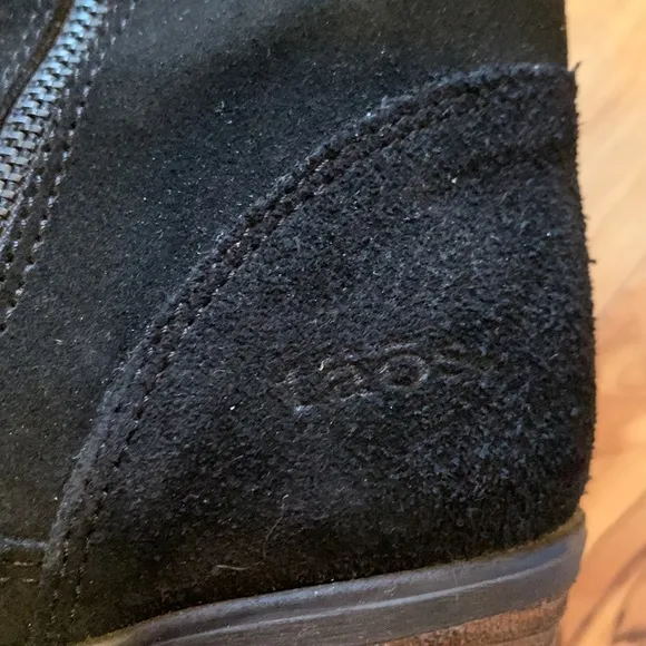 Taos Shaka $250 size 39 soft black suede side zip 6” boots 2.5” stacked heel EUC