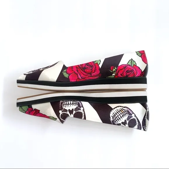 Taylor says Tayquila black white stripe skull red roses flower pointed toe flats