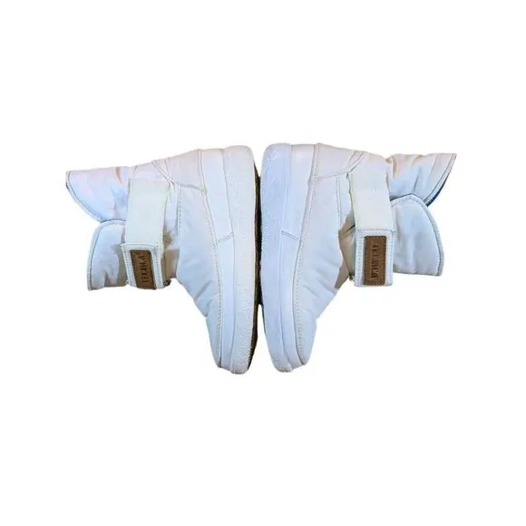 Tecnica Moon Boots size 5.5 in good condition.