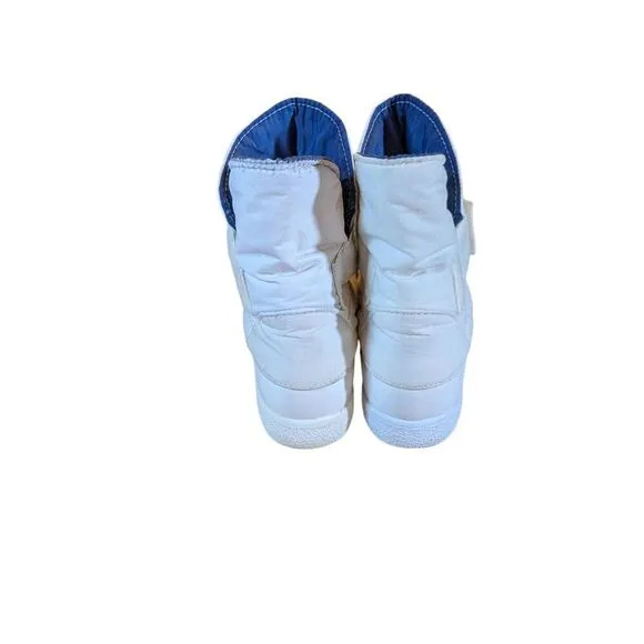 Tecnica Moon Boots size 5.5 in good condition.