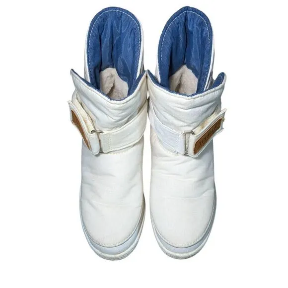 Tecnica Moon Boots size 5.5 in good condition.
