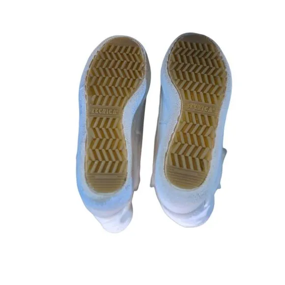 Tecnica Moon Boots size 5.5 in good condition.