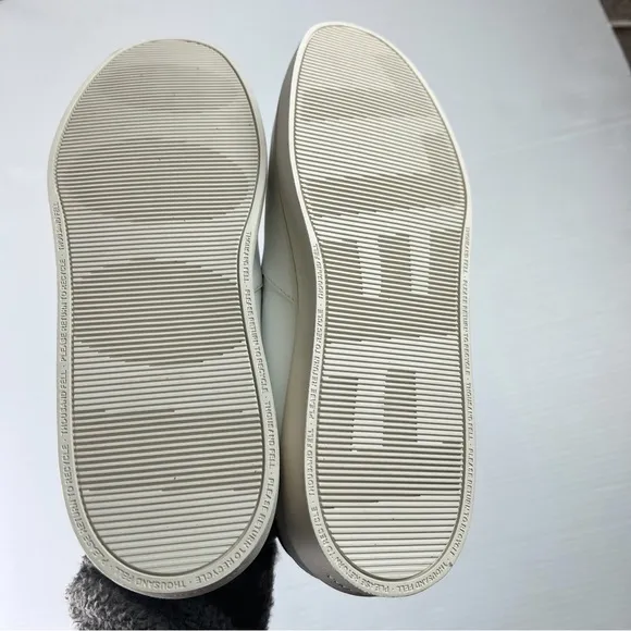 Thousand Fell Sneakers Women's 9.5 White Casual Slip On Comfort Everyday shoes
