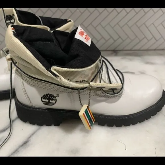 Timberland leather white boots rollout top sz 5. Beautiful condition