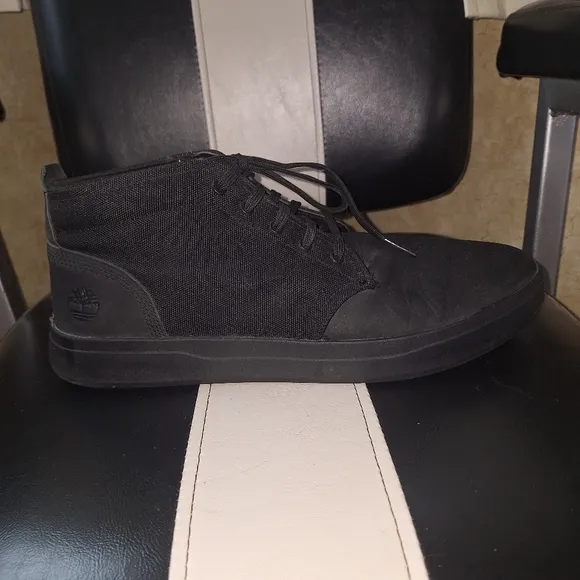 Timberland Men's Black Lace-Up Chukka Boots In A Mens Size 12.