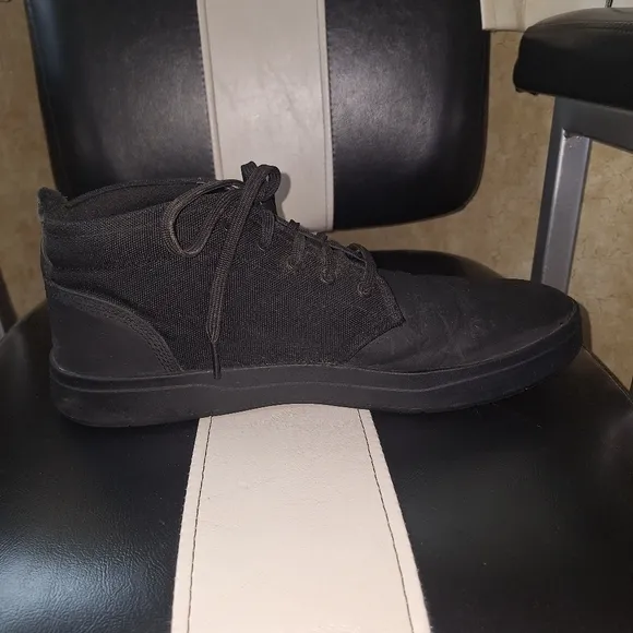 Timberland Men's Black Lace-Up Chukka Boots In A Mens Size 12.