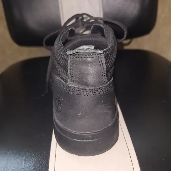 Timberland Men's Black Lace-Up Chukka Boots In A Mens Size 12.
