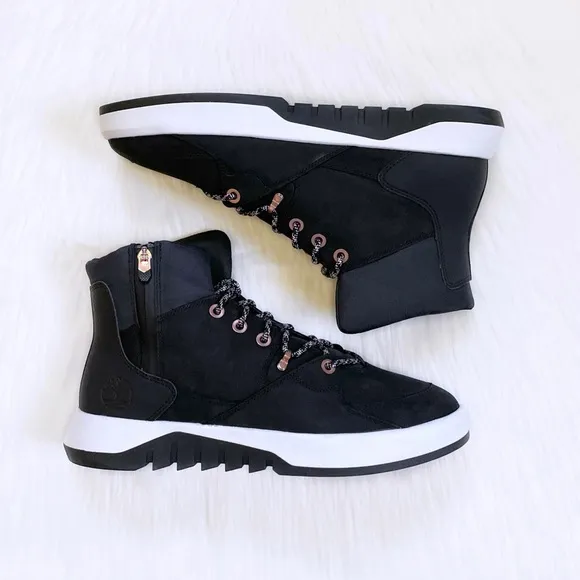Timberland Women’s Supaway Black Chukka Boots