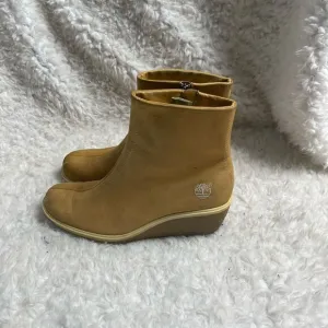 Timberland leather wheat Nubuck ankle wedge boots side zipper size 7.5M