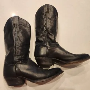 Tony Lama leather cowboy boots. Size 8.5.