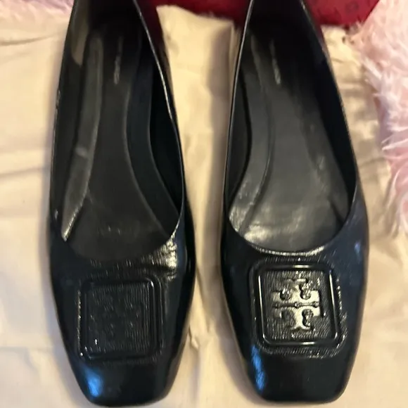 Tory Burch Black Flats with Embossed Logo and Glossy Finish