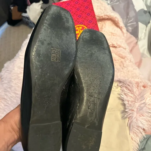 Tory Burch Black Flats with Embossed Logo and Glossy Finish
