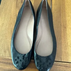 Tory Burch Black Leather Ballet Flats Size 6 w/ Dust Bag