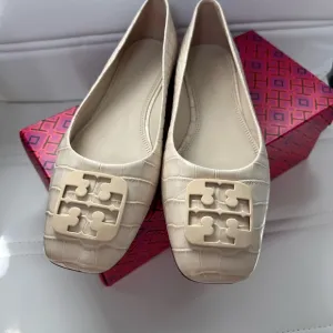 Tory Burch Cream Croc-Embossed Women's Flats
