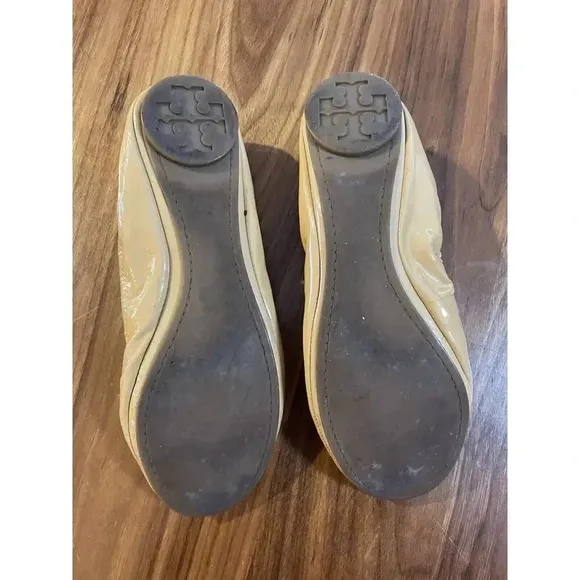 Tory Burch Eddie Logo Bow Patent Ballerina Flat, Nude Size 7‎