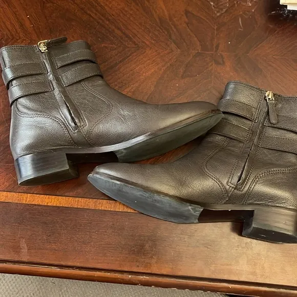 Tory Burch Gemini Link Leather Ankle Black Side Zip Boots Bootie in size 9