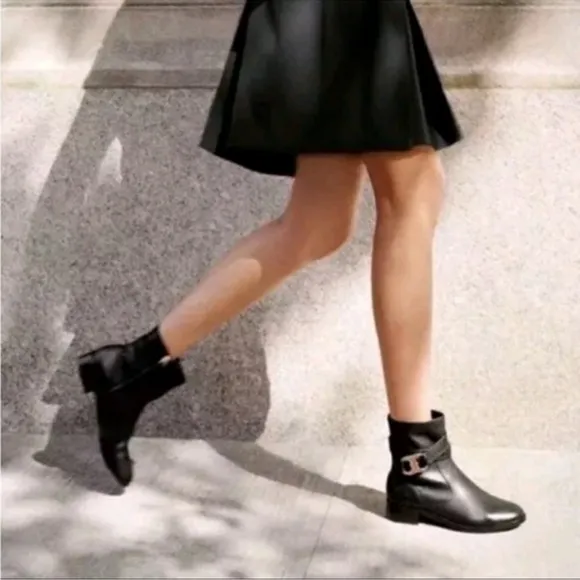 Tory Burch Gemini Link Leather Ankle Black Side Zip Boots Bootie in size 9