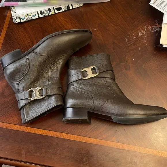 Tory Burch Gemini Link Leather Ankle Black Side Zip Boots Bootie in size 9