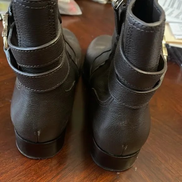 Tory Burch Gemini Link Leather Ankle Black Side Zip Boots Bootie in size 9